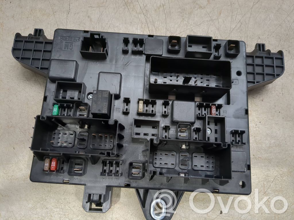 Opel Insignia A Saugiklių blokas 