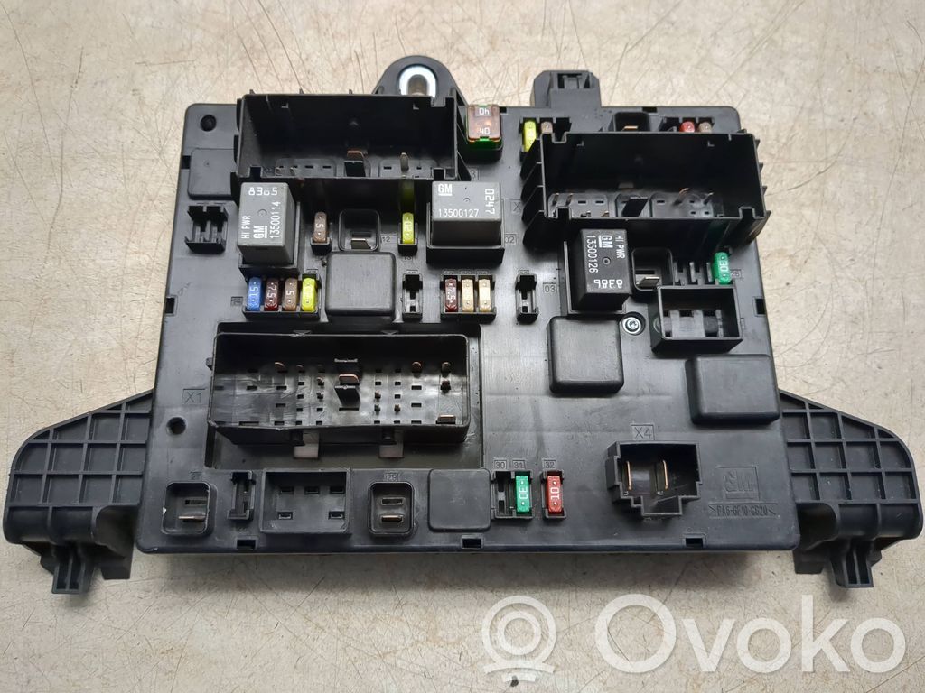 Opel Insignia A Fuse module 
