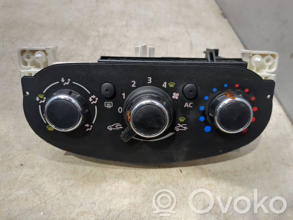 Dacia Duster Climate control unit 