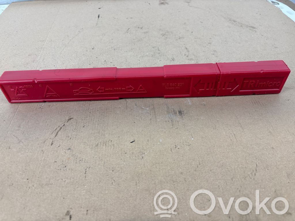 Audi A4 S4 B8 8K Trójkąt ostrzegawczy 