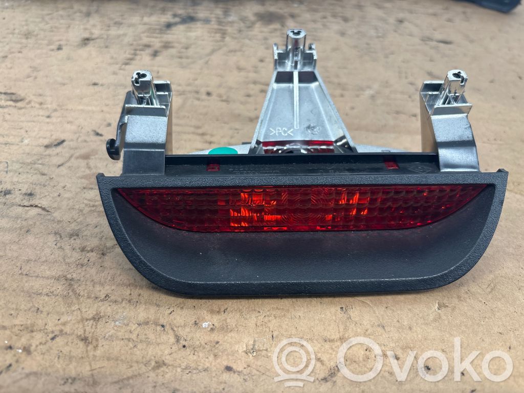 Dacia Duster Third/center stoplight 