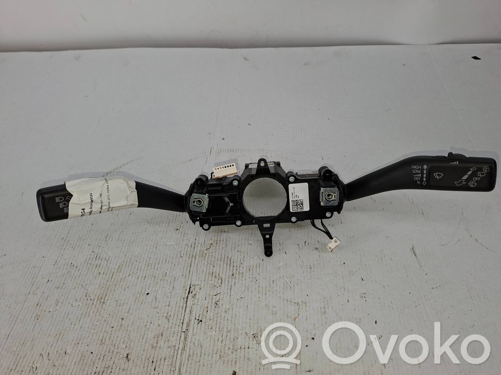 Volkswagen Tiguan Wiper turn signal indicator stalk/switch 
