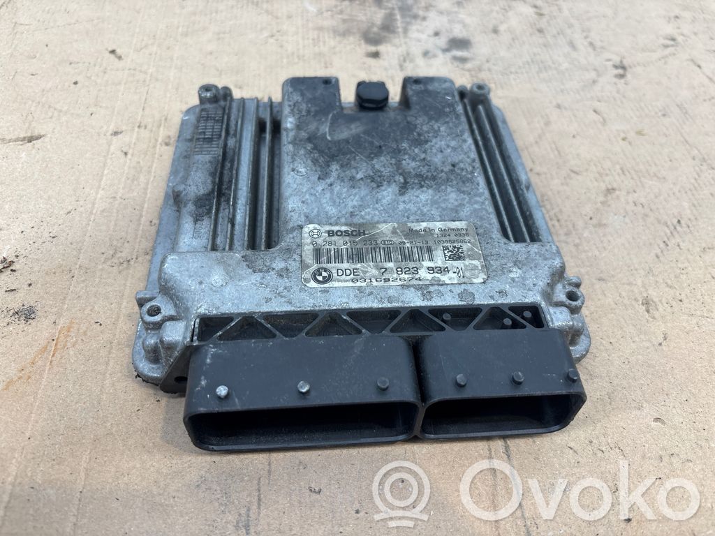 BMW 1 E81 E87 Engine control unit/module 