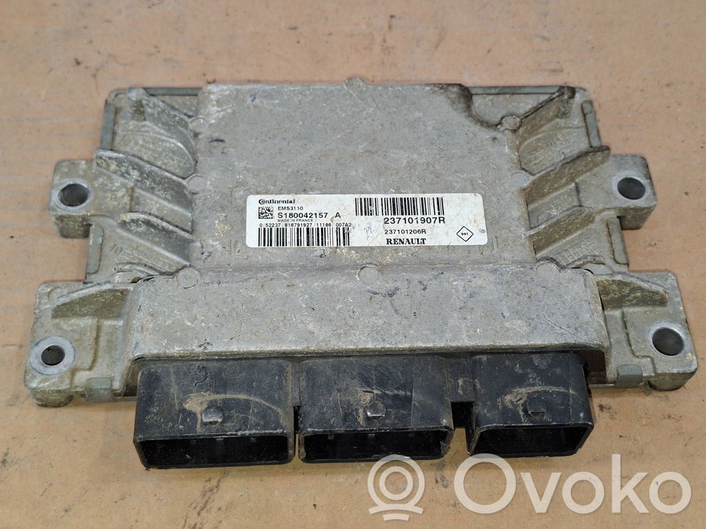 Renault Clio IV Engine control unit/module 