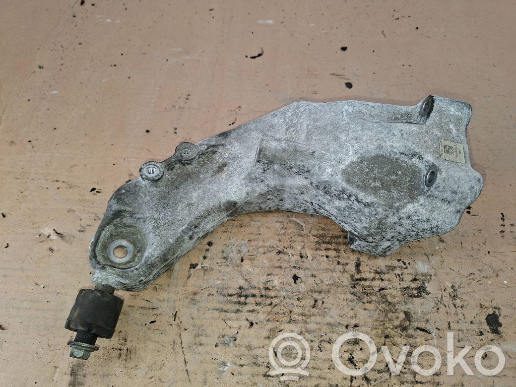 Infiniti Q50 Engine mounting bracket 