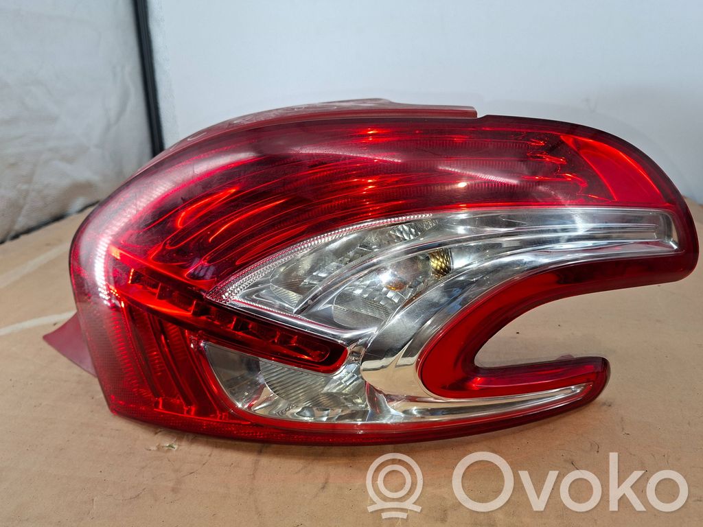 Peugeot 208 I Galinis žibintas kėbule 
