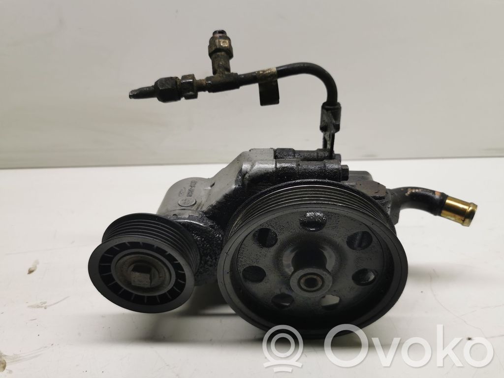 Pompa servosterzo   8LD1002,98MF3C631