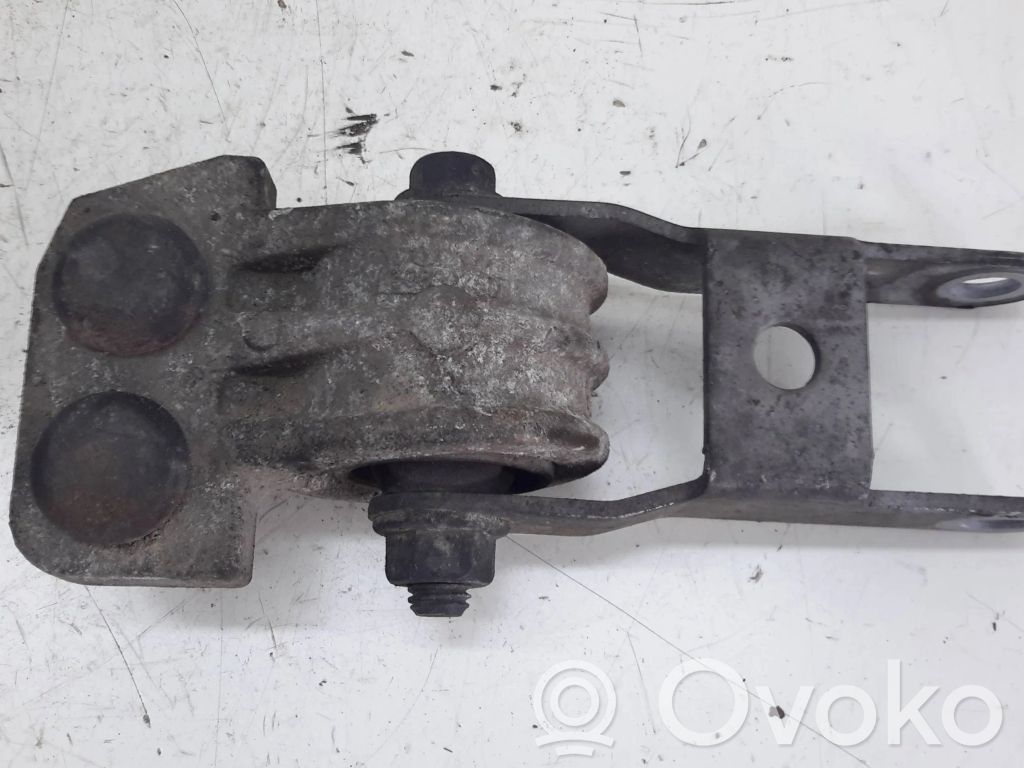 Engine mount bracket   30680750