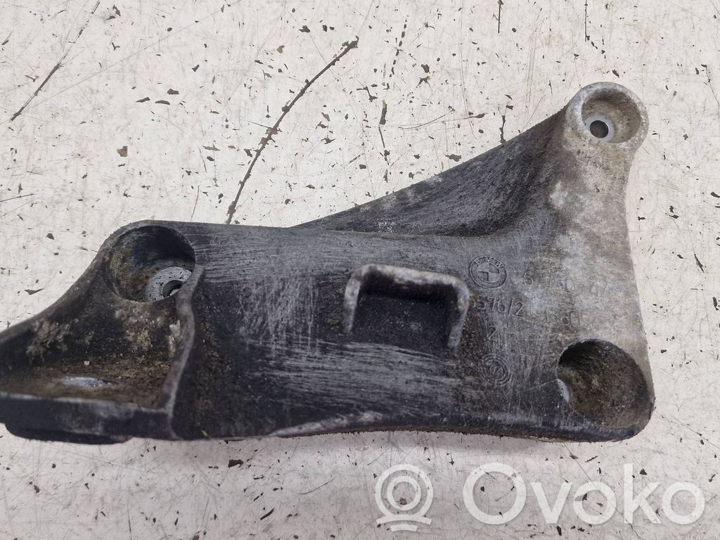 Engine mounting bracket   6750441