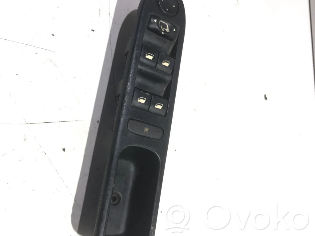 Peugeot 307 Interruptor del elevalunas eléctrico 