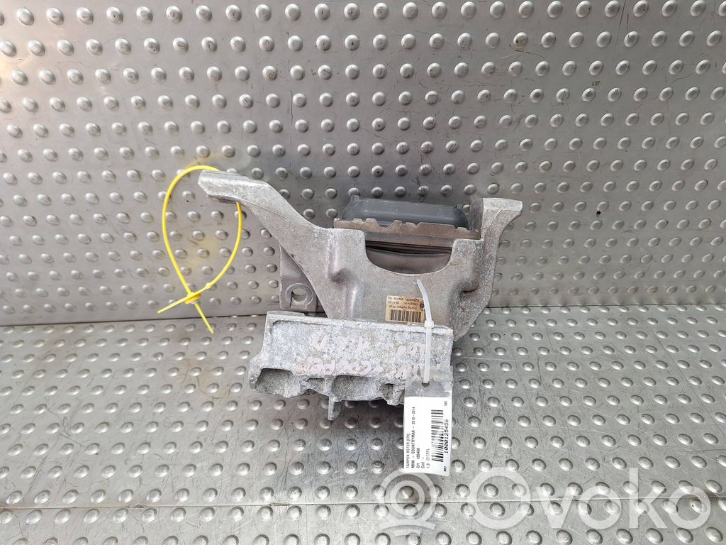 Engine mount bracket   6782374