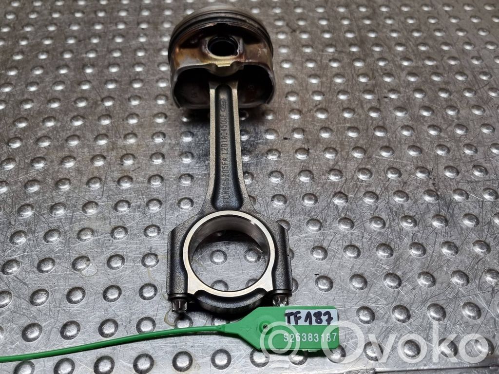 Ford Focus Piston with connecting rod 