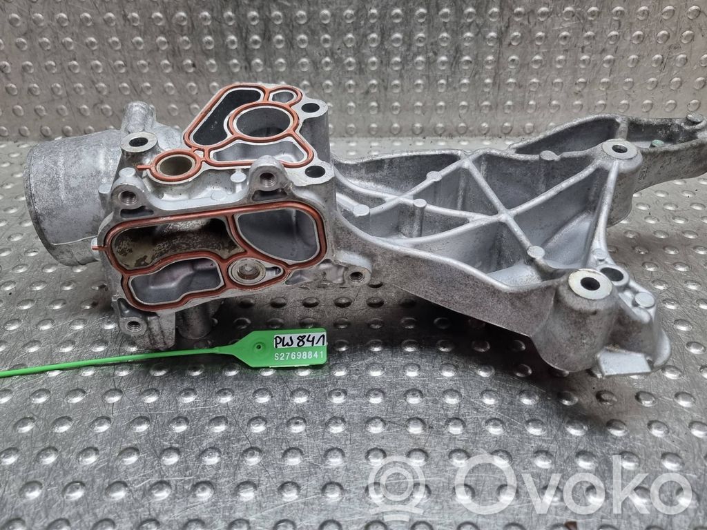 Audi A4 S4 B7 8E 8H Mocowanie / uchwyt filtra oleju 