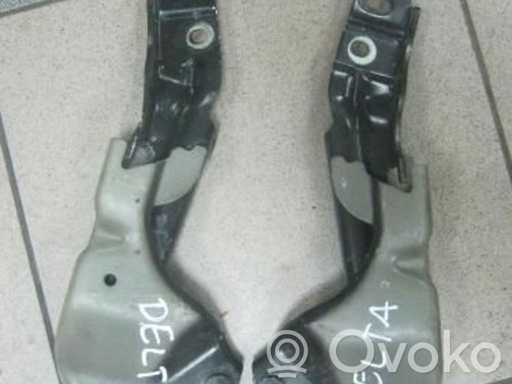 Engine bonnet/hood hinges