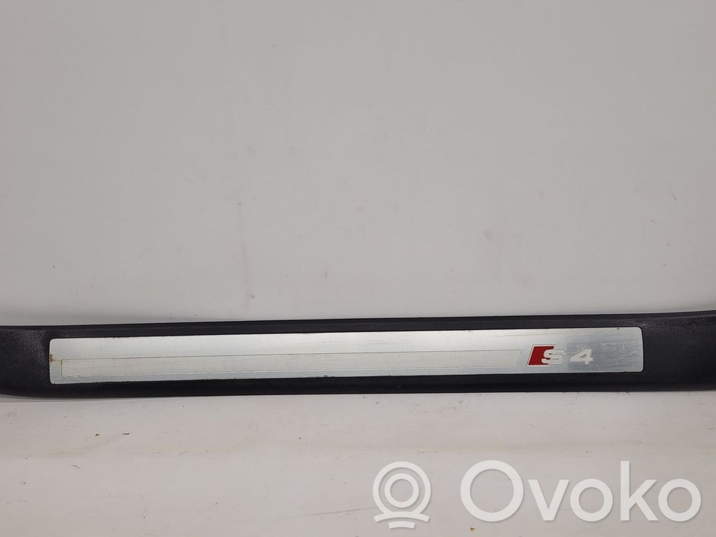 Audi A4 S4 B7 8E 8H Listwa progowa przednia 