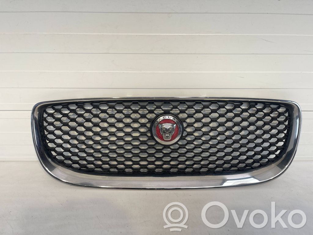 Jaguar XE Grilă față 