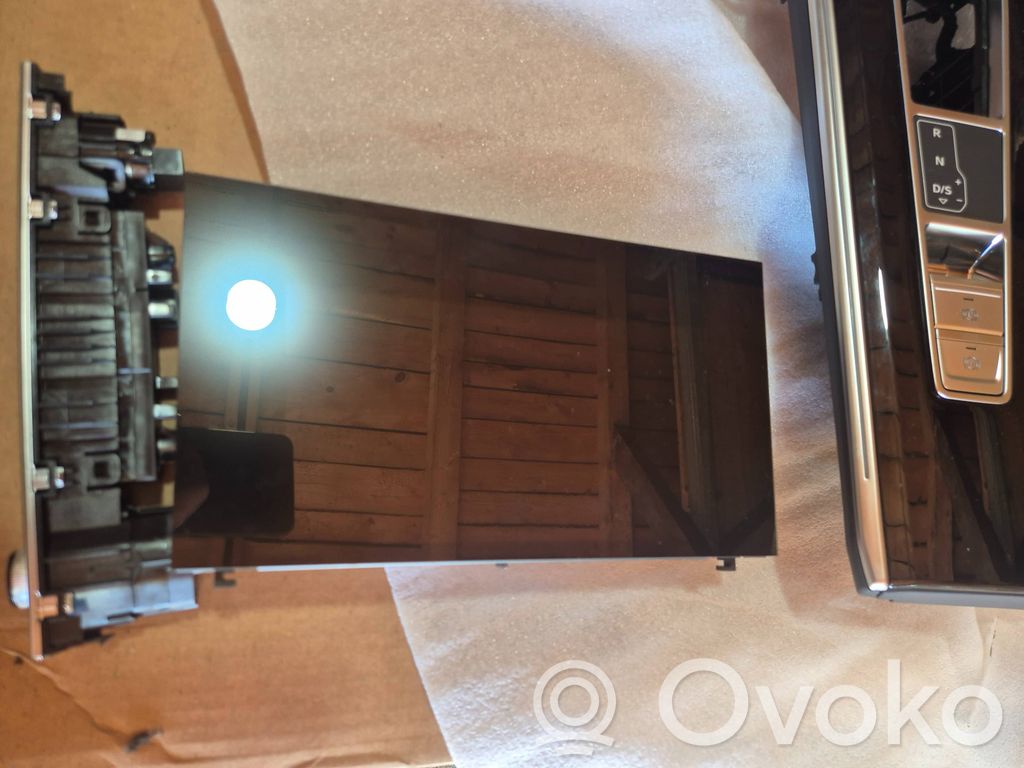 Screen/display/small screen   4K0919603M
