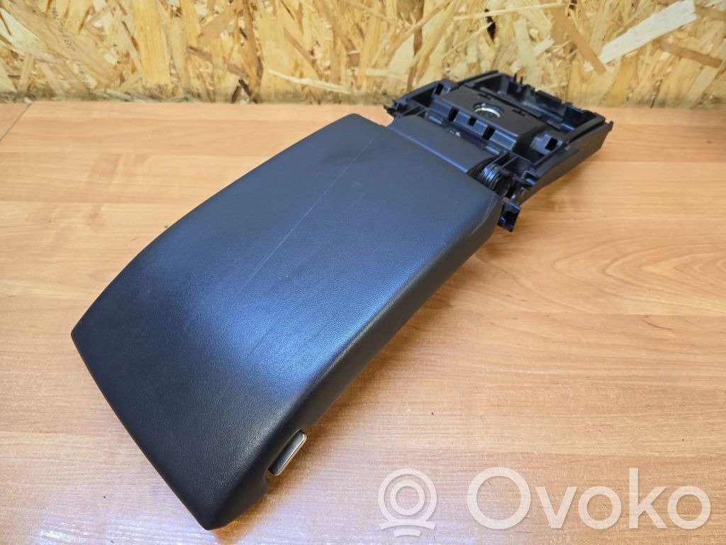 Volvo XC70 Armrest 