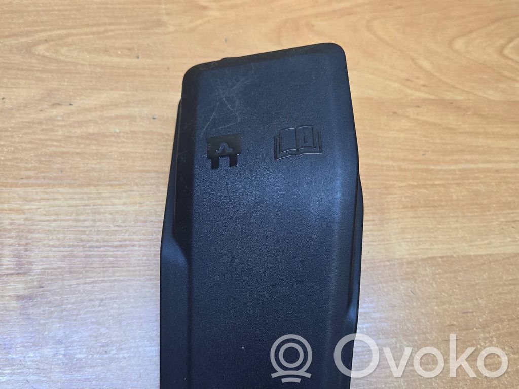 Volvo S60 Fuse box cover 