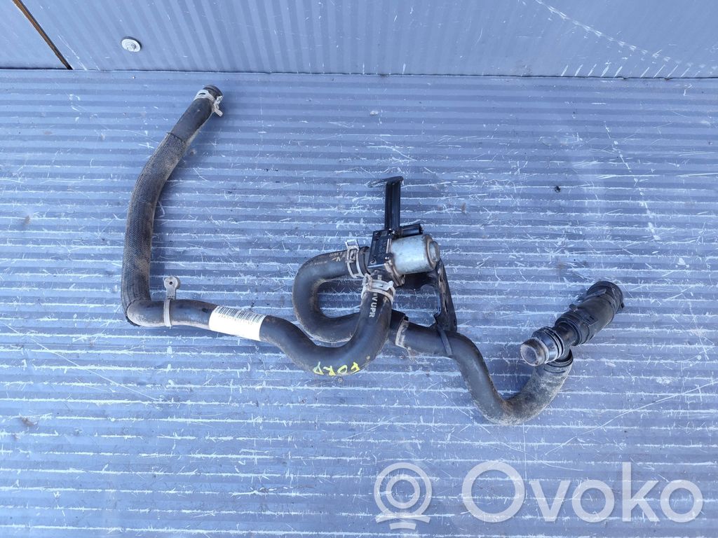 Ford Focus Pompe de circulation d'eau 