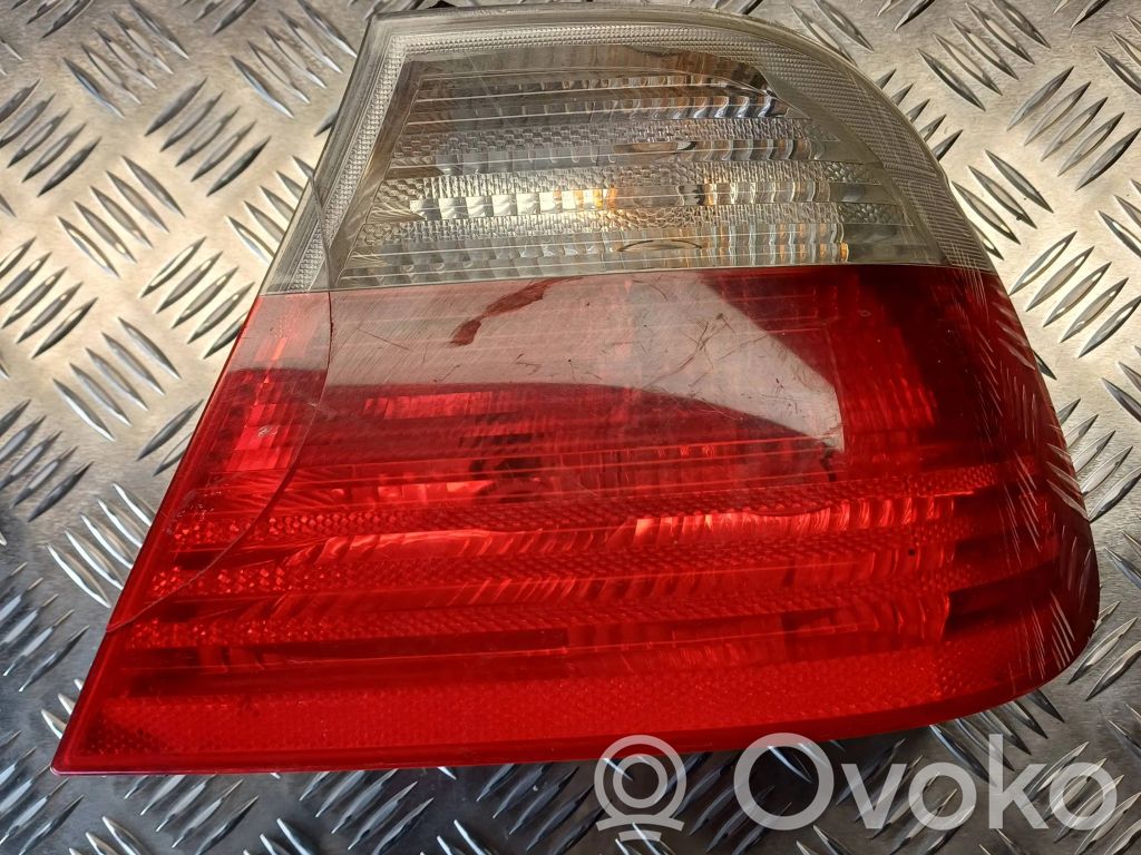 BMW 3 E46 Aizmugurējais lukturis virsbūvē 