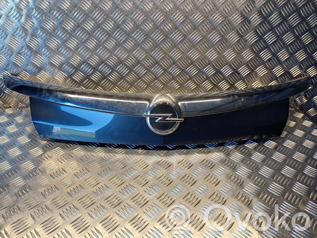 Opel Insignia A Listwa oświetlenie tylnej tablicy rejestracyjnej 