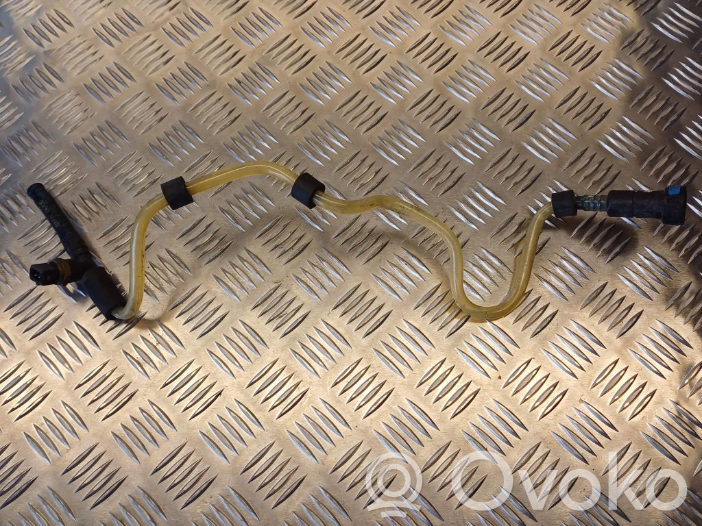 BMW 1 E81 E87 Degvielas caurulīte (-es) 
