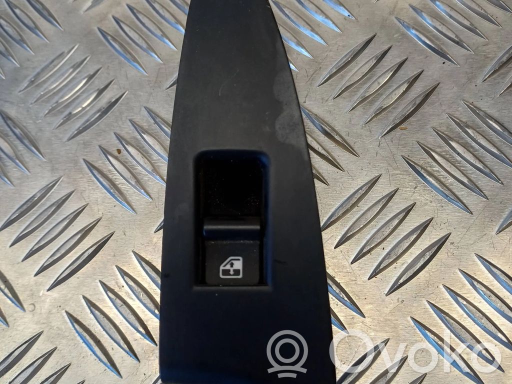 Alfa Romeo Giulietta Electric window control switch 