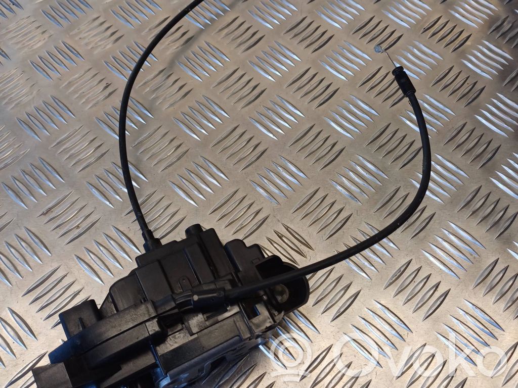 Renault Clio III Priekšpusē slēdzene 