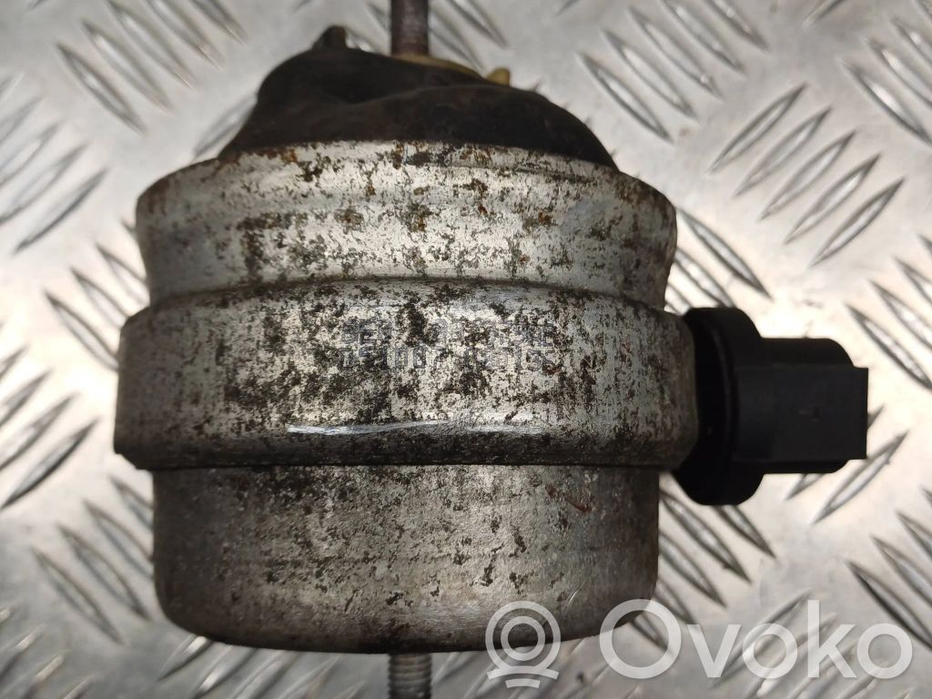 Audi A4 S4 B7 8E 8H Engine mount bracket 