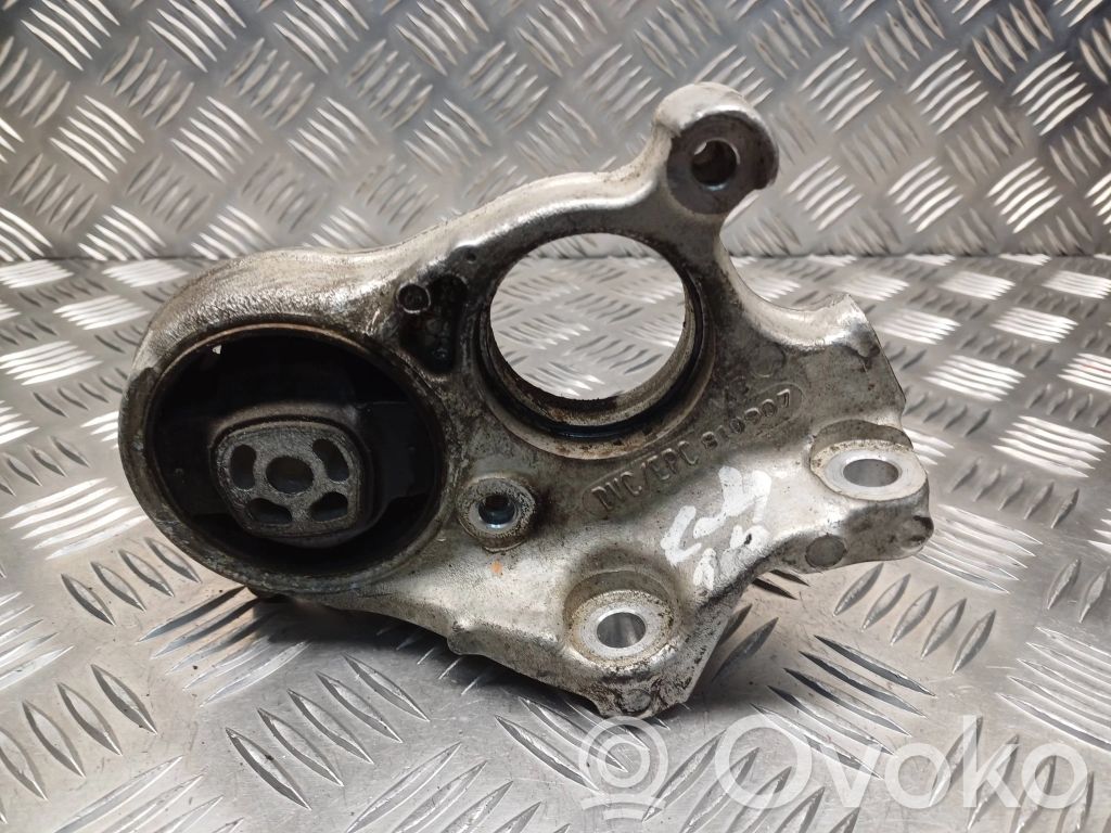 Engine mount bracket   810907,96391768