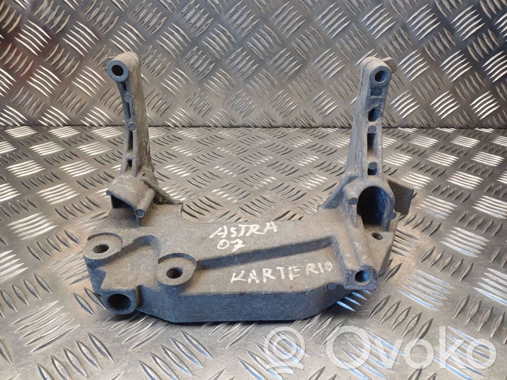 Opel Astra H Gearbox mounting bracket 
