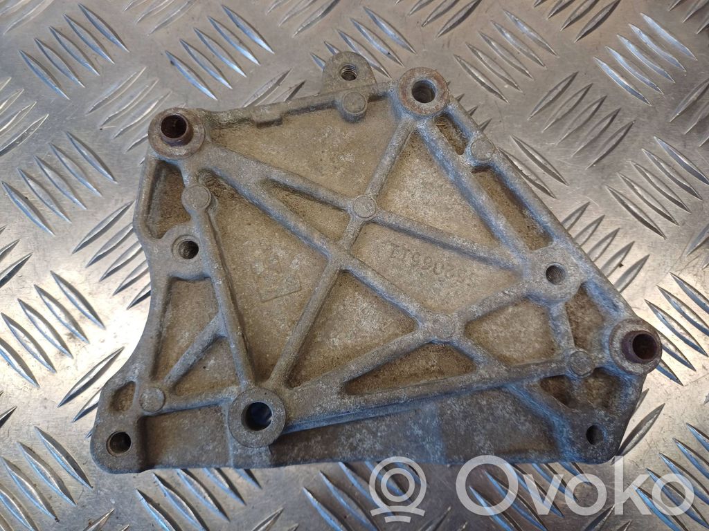 Opel Astra H Generator/alternator bracket 