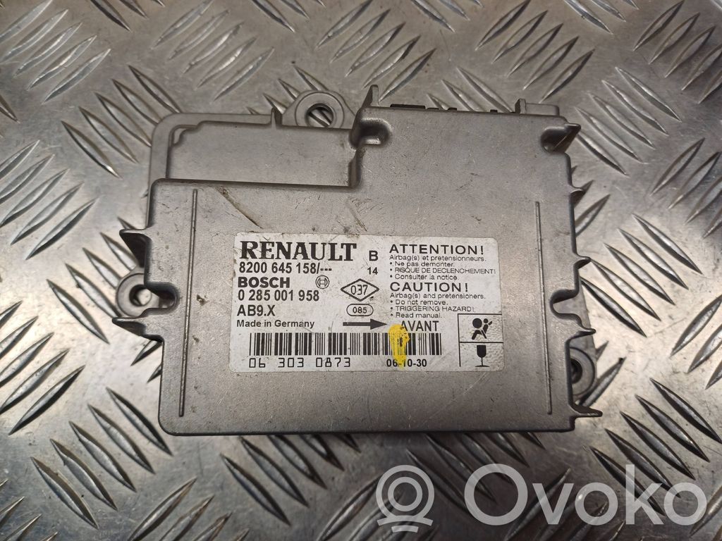 Renault Clio III Airbag control unit/module 