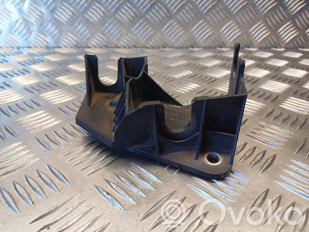 Gear shift cable bracket   30681386