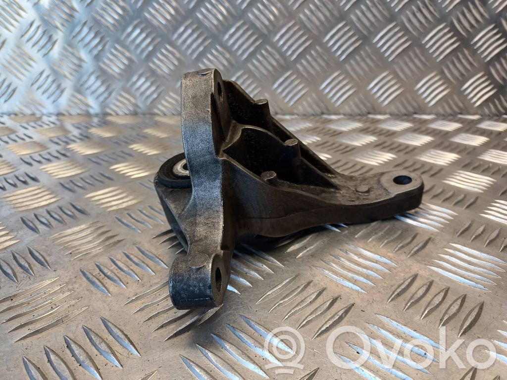 Ford C-MAX I Gearbox mounting bracket 