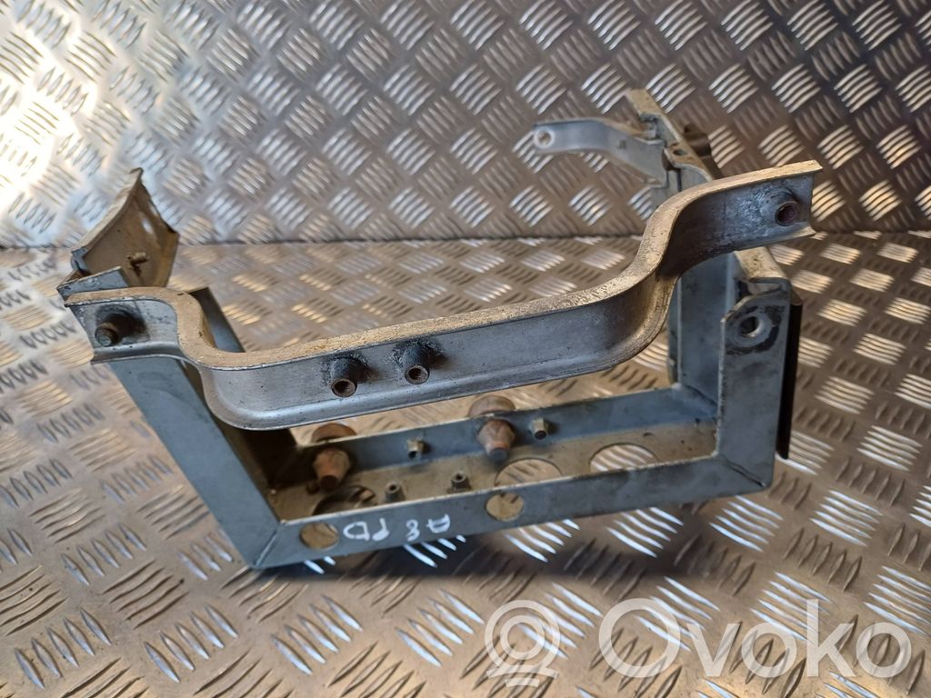 Audi A8 S8 D2 4D Priekinis laikiklis bamperio 