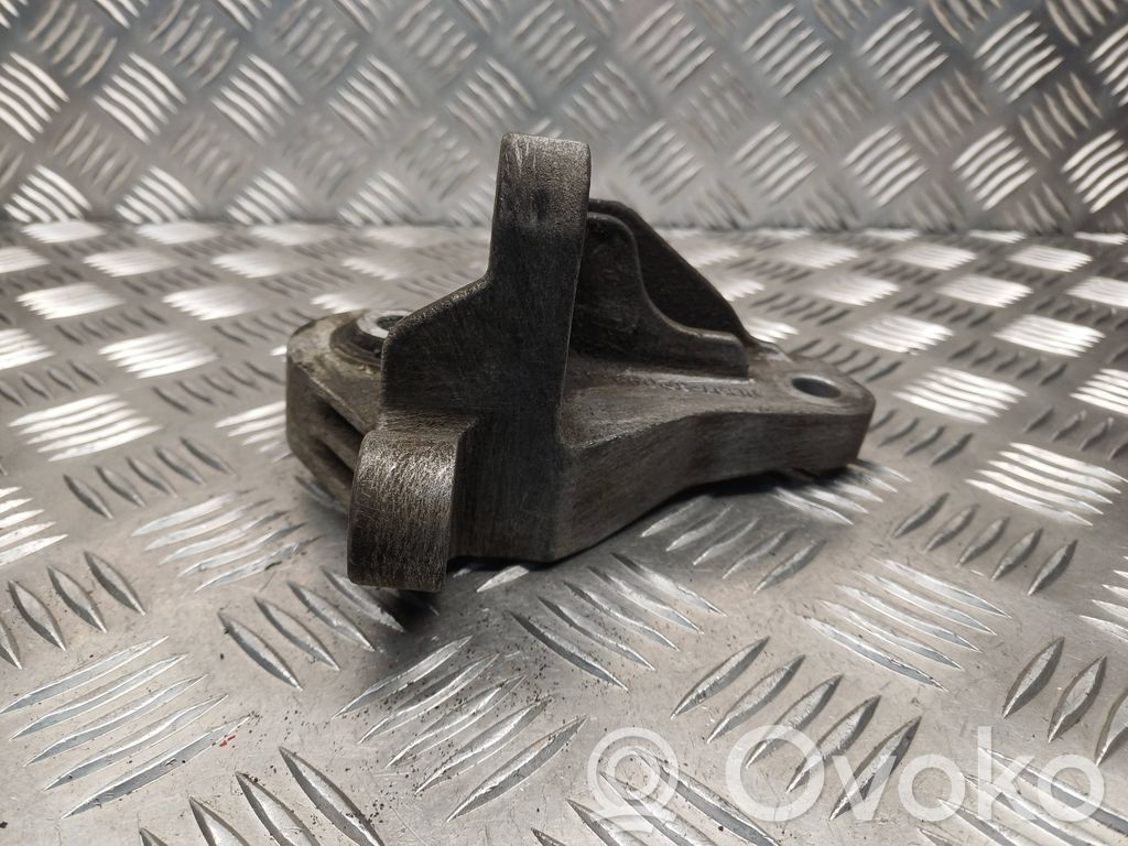 Ford Mondeo MK IV Gearbox mounting bracket 