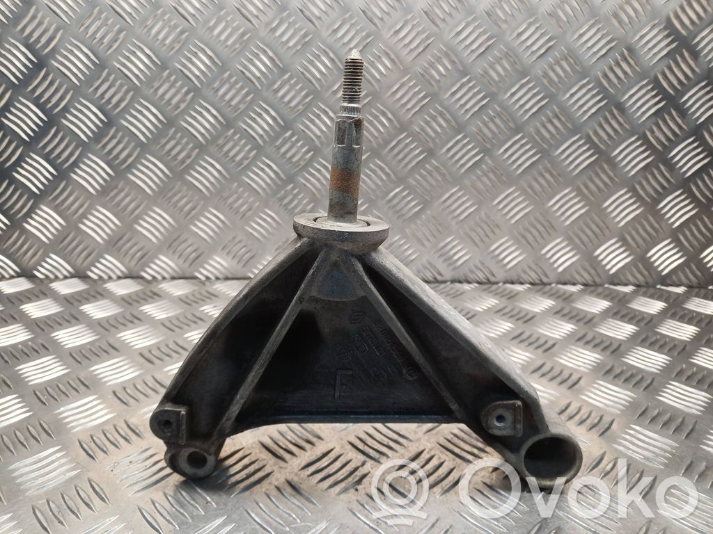 Renault Laguna II Gearbox mounting bracket 