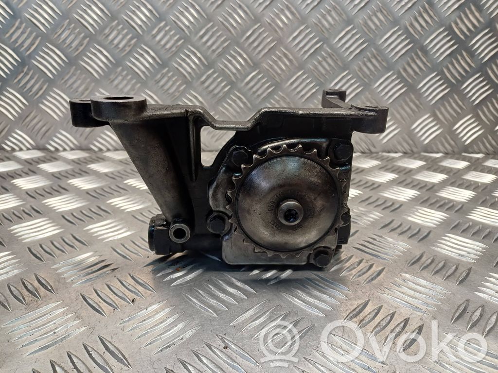 Audi A6 S6 C5 4B Oil pump 