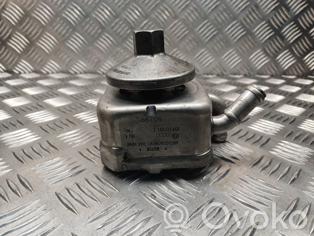 Audi A4 S4 B5 8D Halterung Ölfilter / Ölkühler 