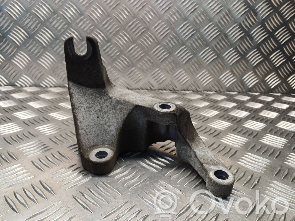 Ford Focus Gearbox mounting bracket 