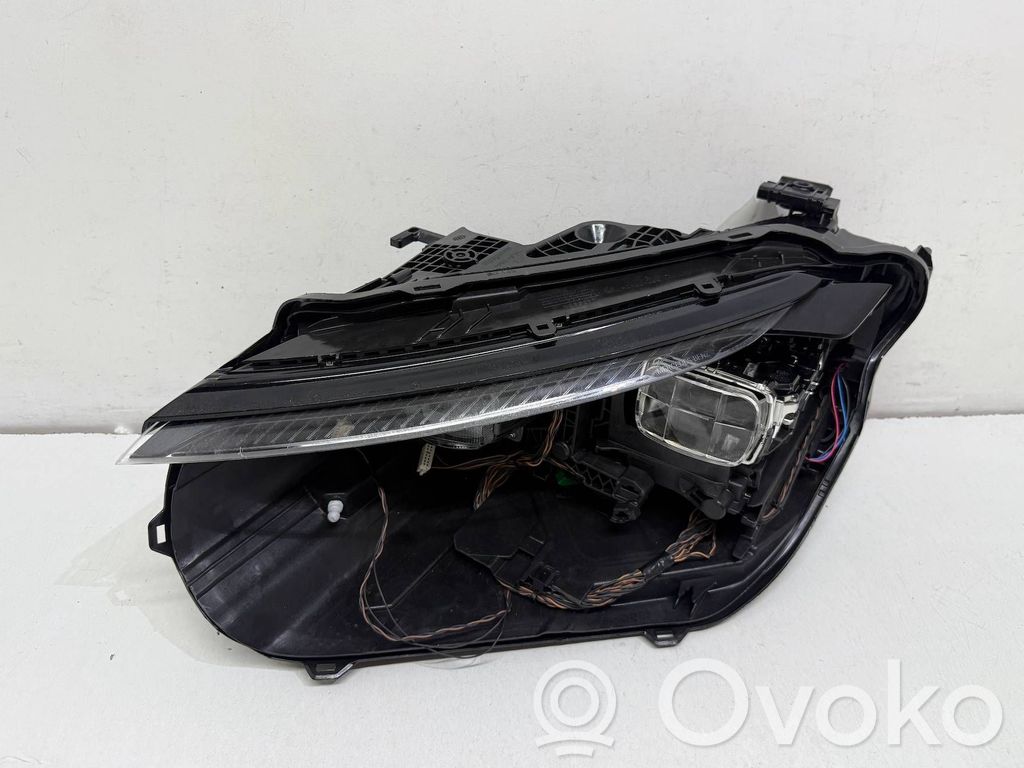 Mercedes-Benz CLA C174 C178 Lampa przednia 