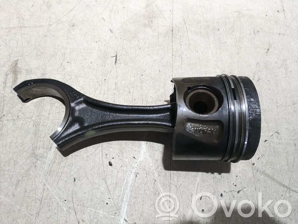 Mercedes-Benz ML W164 Piston cu bielă 