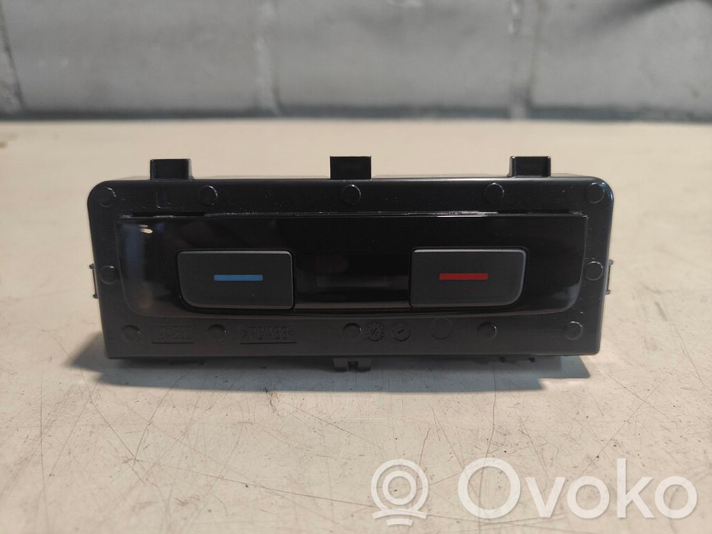 Volkswagen PASSAT B8 Panel klimatyzacji 