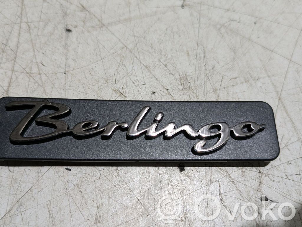 Citroen Berlingo Emblema della porta anteriore/lettere del modello 
