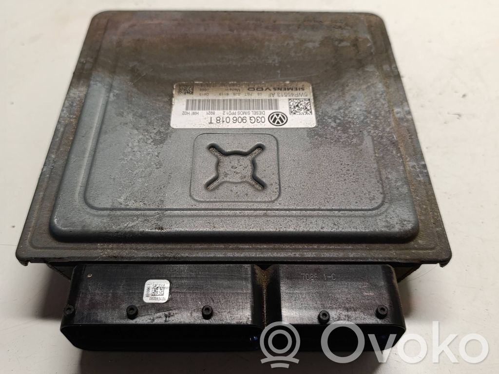 Volkswagen PASSAT B6 Engine control unit/module 