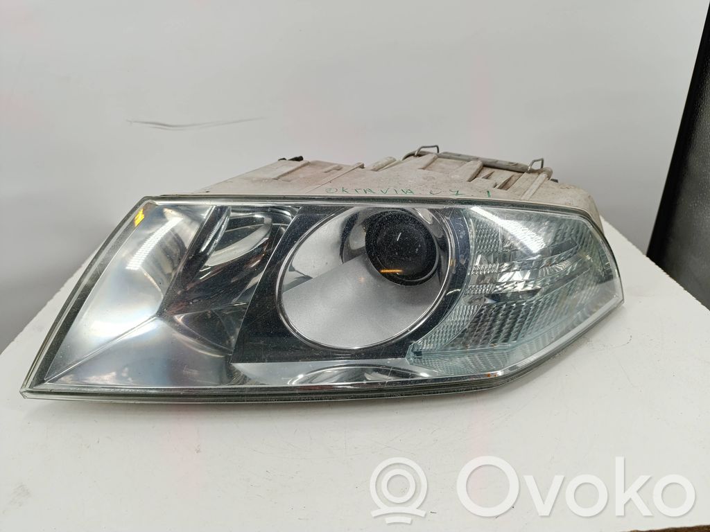 Skoda Octavia Mk2 (1Z) Lampa przednia 