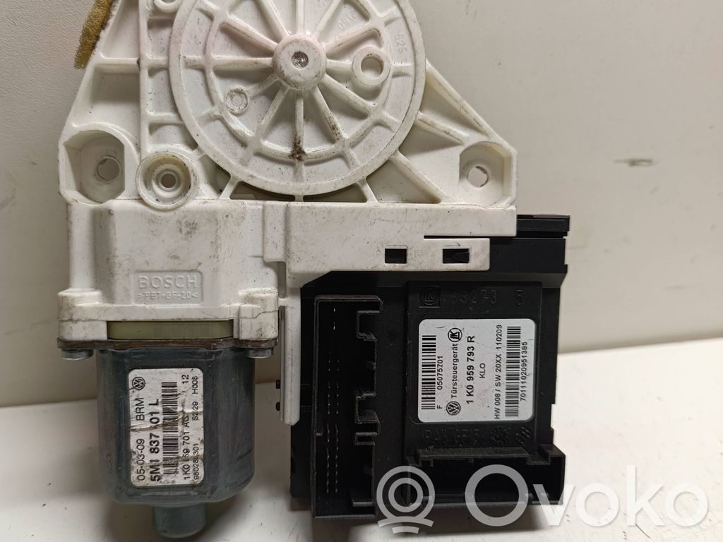 Silnik regulatora szyby drzwi przednich   1K0959793R,05075701,70111020951385