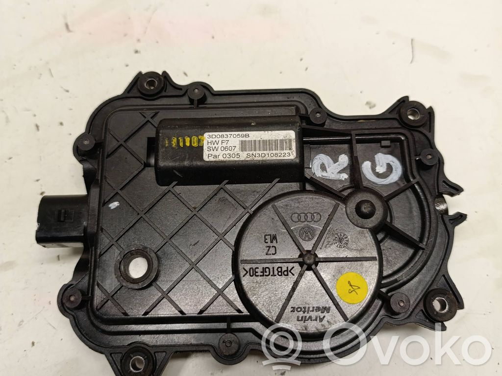 Volkswagen Phaeton Moteur de centralisation serrure de porte arrière 